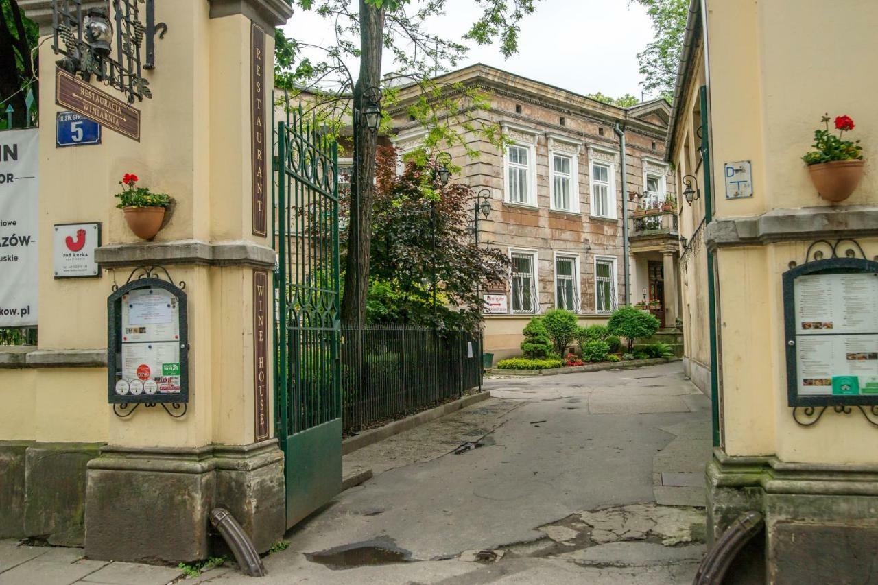 One-Bedroom Apartment (4 Adults)